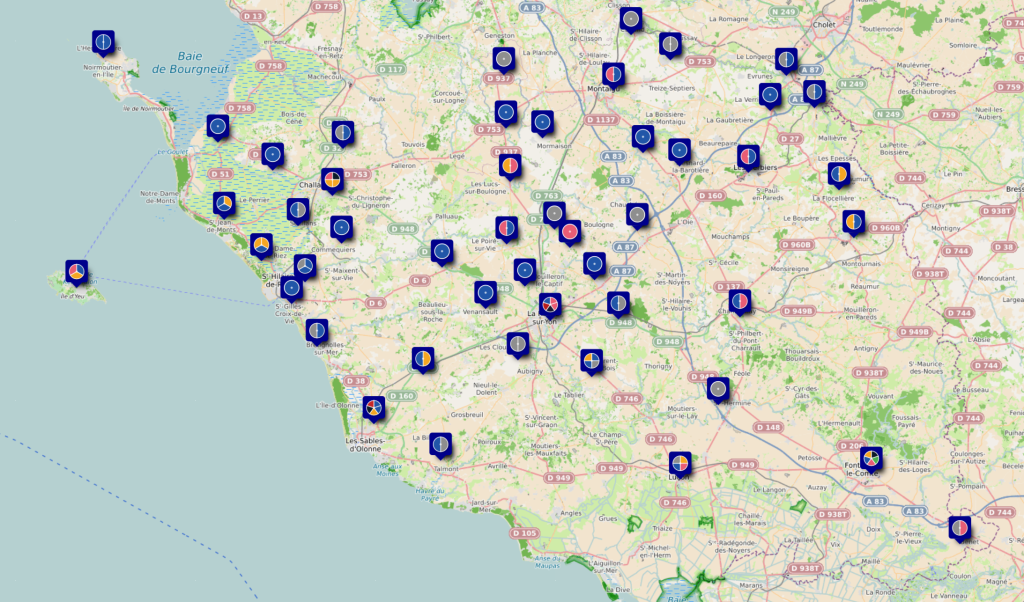 carte de Vendée avec les tendances politiques représentées dans les listes pour les élections municipales de 2026 dans les communes de plus de 3500 habitants